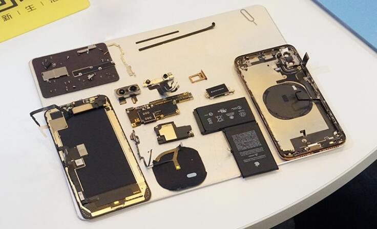 微软:新旗舰有Surface灵魂 逼果粉弃iPhone