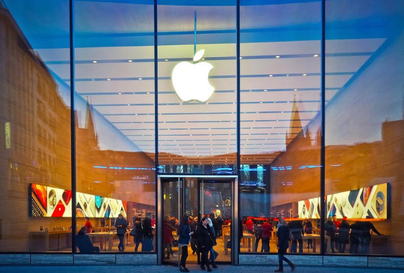 落了一个字？苹果 iOS 18 简体中文宣传语被吐槽