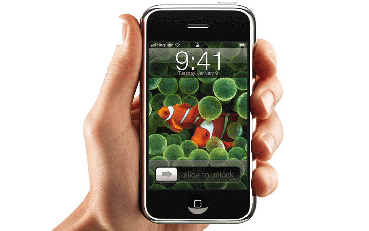 回顾：17年前， 乔布斯展示了第一台iPod