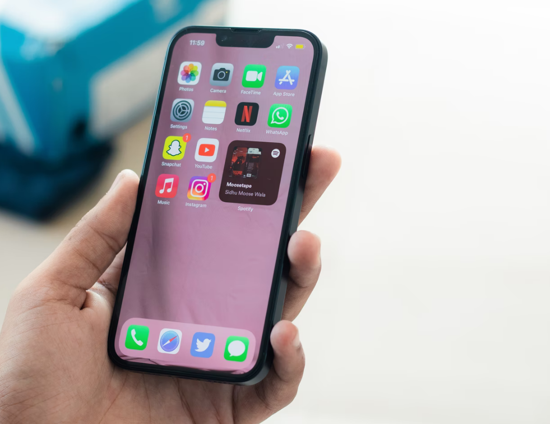 古尔曼：苹果 AR/VR 头显目标是可全天佩戴，内部人员坚信未来将取代 iPhone 业务