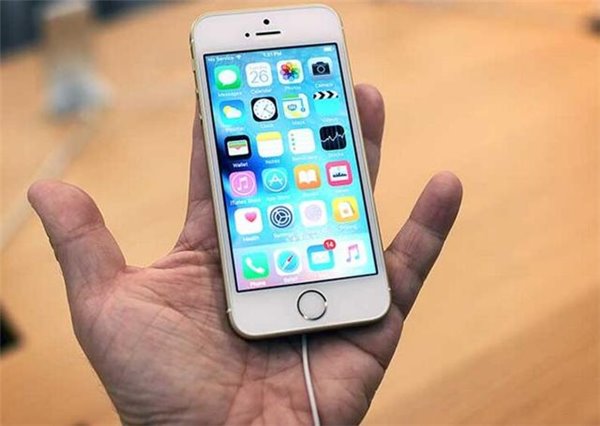 iPhone 15 Pro Max 原型机上手，触觉音量 / 电源按钮成最大亮点