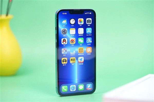 外媒：苹果 iOS 15 将为部分照片自动消除镜头光晕