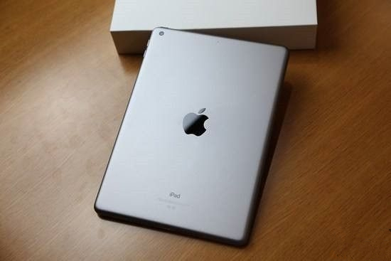 苹果：Apple Watch 可下载 7 款 (RED) 版红色表盘