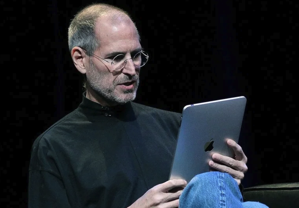 外国小伙一年退还51部iPhone：赚了4.3万