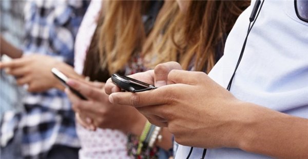 破坏性实测：三星S9+和iPhone X究竟谁更抗摔