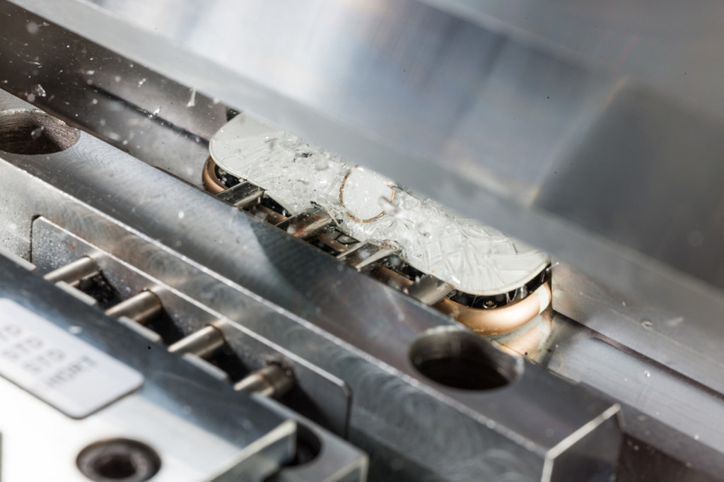 苹果与万家香酱油公司合作，共同开发太阳能电板