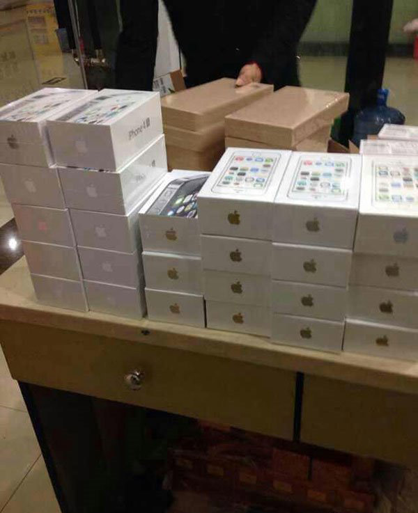 曝苹果 iPhone 15 Pro/Pro Max 或取消物理 SIM 卡和插槽