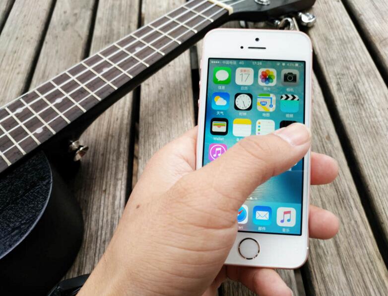 CastAway 手机保护壳可为 iPhone 增加扩展屏幕