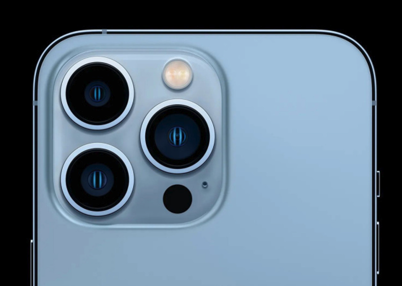 苹果 iPhone 15 爆料汇总：弧形边缘、钛金属材质、全系配灵动岛、改用 USB-C