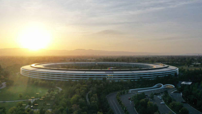 华强北，一条街内有30家“苹果店”