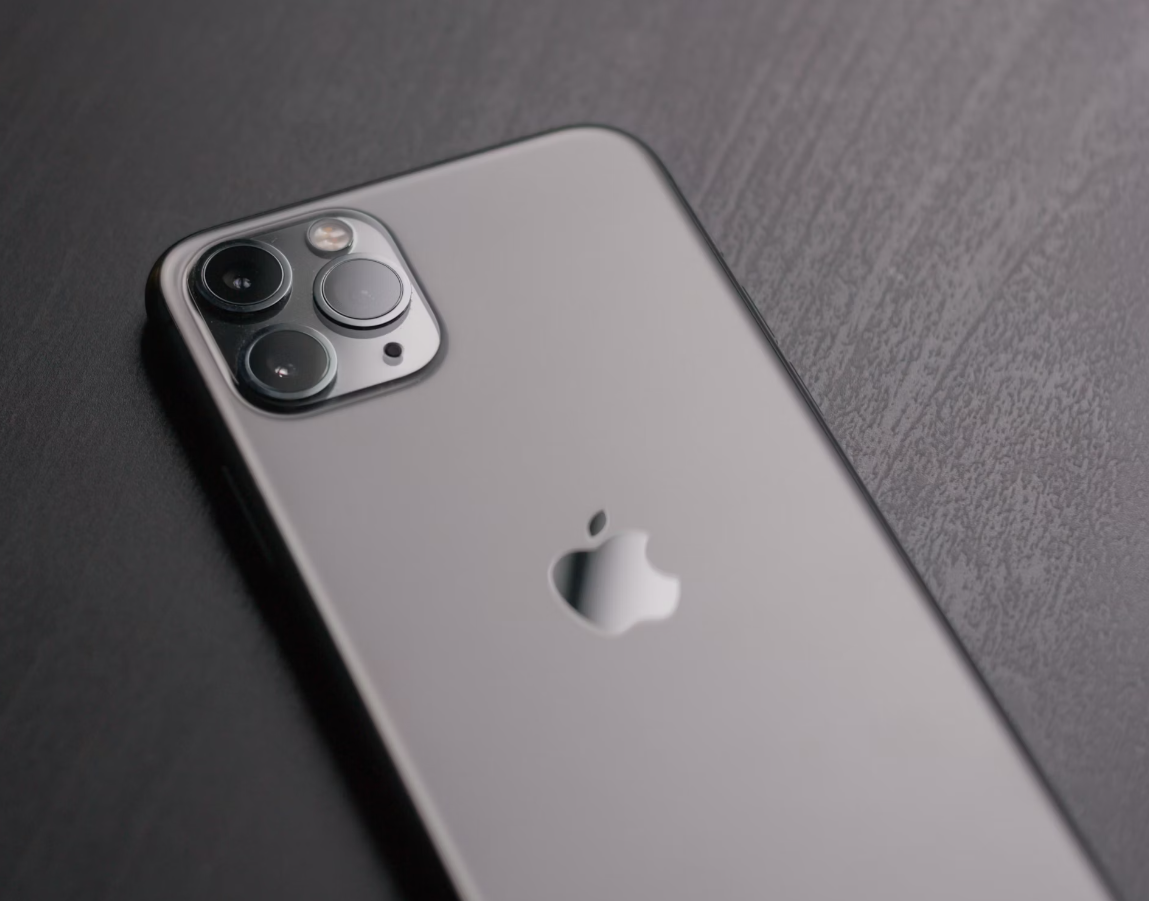 苹果新iPhone SE曝光：没有“刘海”的小屏iPhone X？