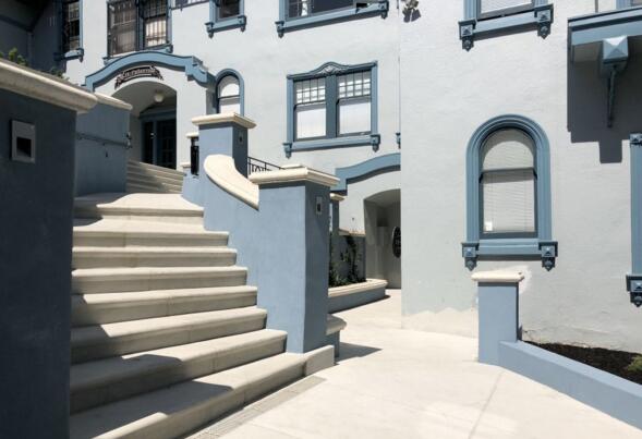 苹果发布 iOS 16 正式版，带来全新自定义锁屏功能