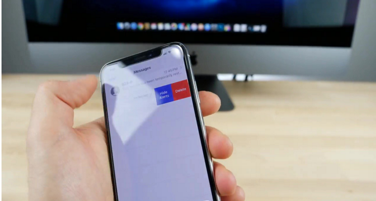 手机骚扰升级：iPhone相册小广告满天飞