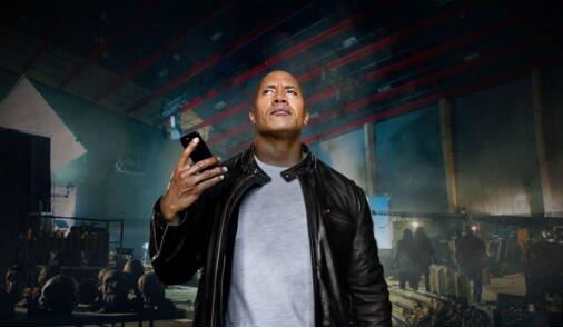 黑猩猩手握 iPhone 浏览的 Instgram 的视频火爆全网