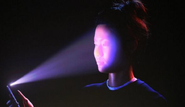 丢人！排队时打麻将等候iPhone6