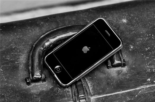 Apple Watch Series 7 渲染图曝光：直角边+全新绿色