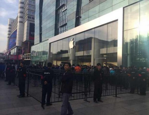 苹果新款 MacBook Pro 14/16 英寸刘海屏应用设计方案公布