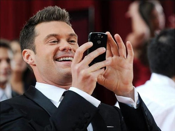 苹果发布 iOS 16.0.2 正式版：修复粘贴弹窗、iPhone 14 Pro 相机抖动问题