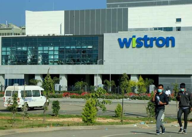 苹果新专利：可变形的二合一 iPad 设计