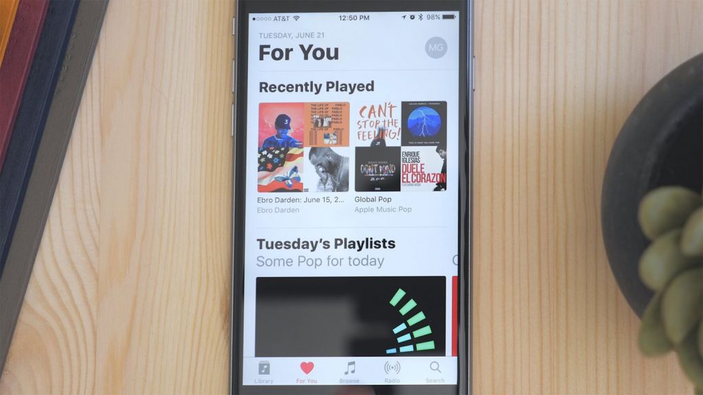 又有新间接证据证明新 iPhone配置无线充电