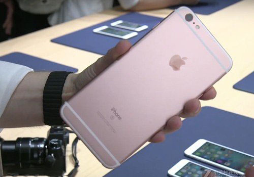 Mophie 为 iPhone X、iPhone XS系列设计的智能充电保护壳正式开售