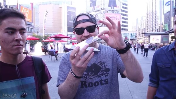 为什么iPhone的短信有不同颜色