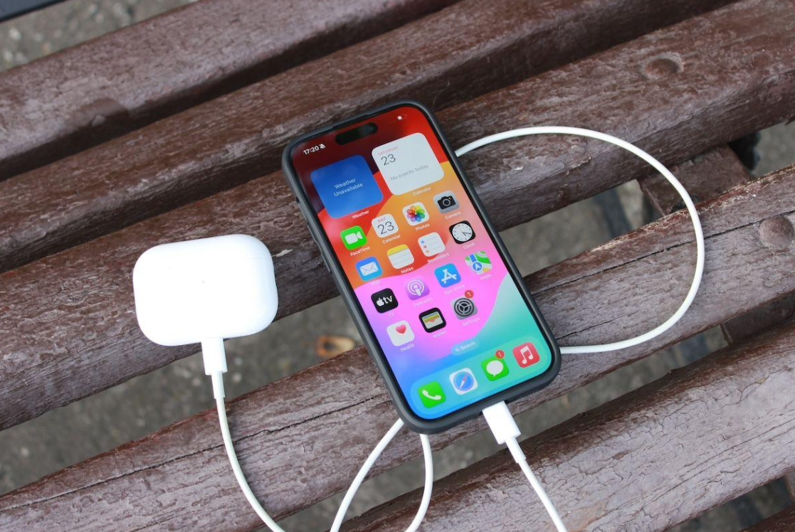 因为有 Touch ID  Apple Pay 才能愉快的玩耍